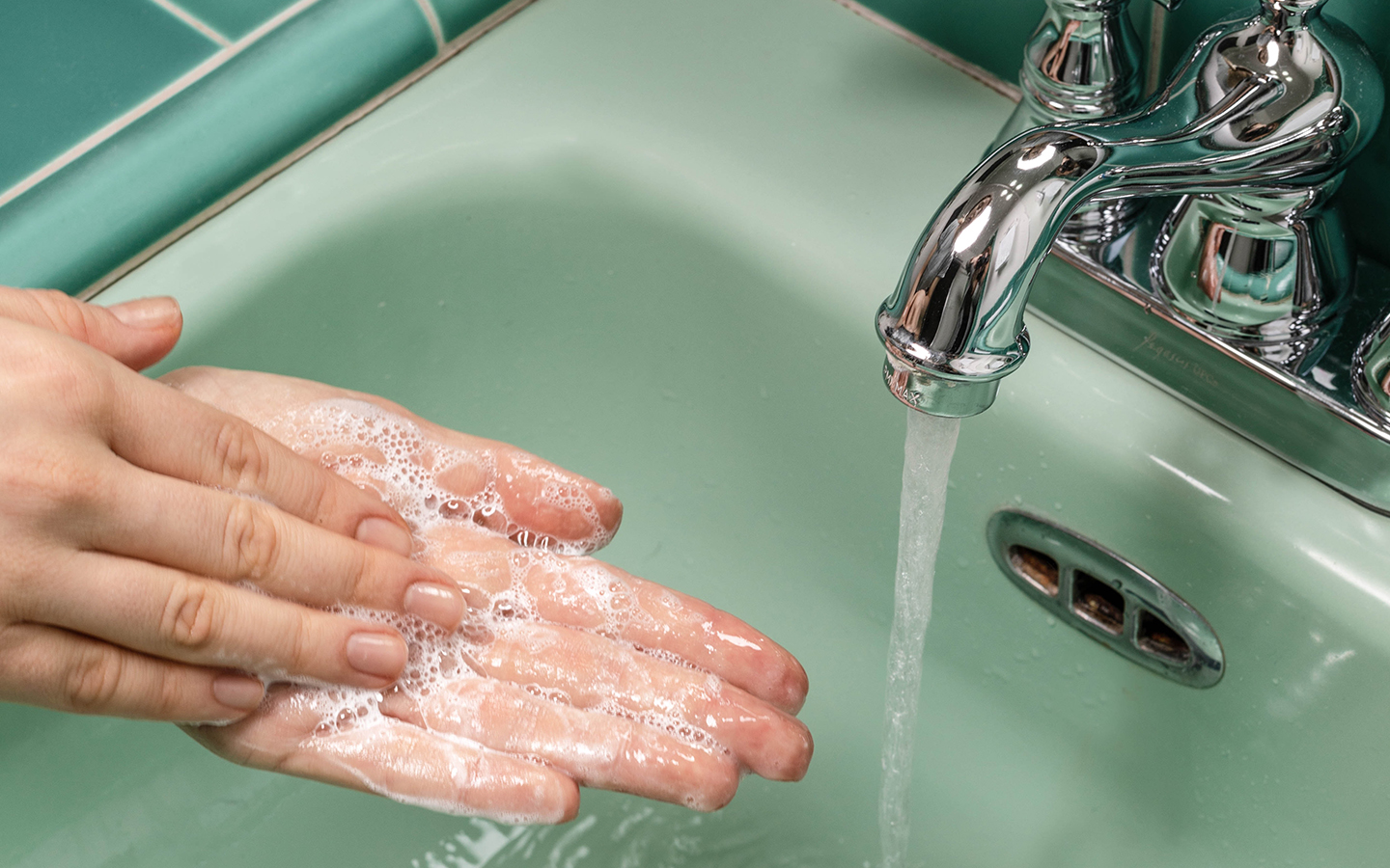 Expansive-hand-washing